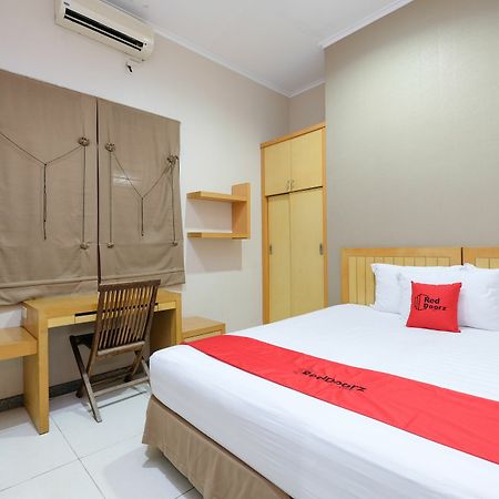 Reddoorz Plus Near Simpang Lima Семаранг Экстерьер фото