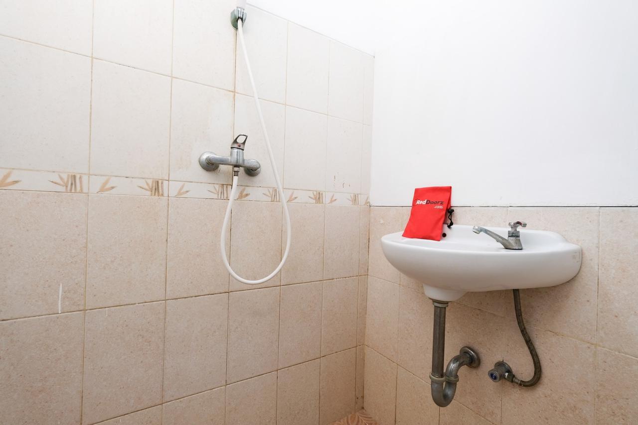 Reddoorz Plus Near Simpang Lima Семаранг Экстерьер фото