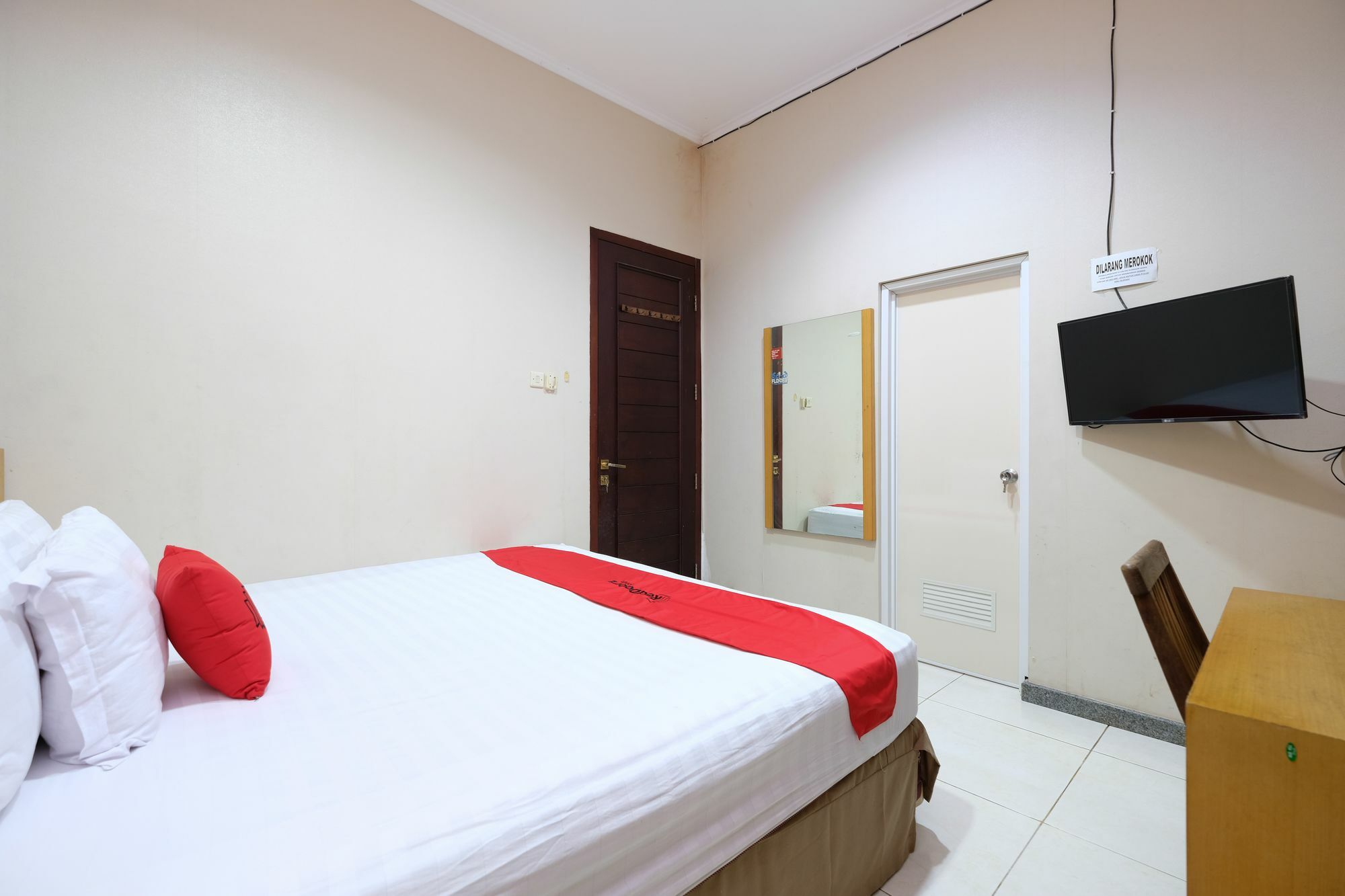 Reddoorz Plus Near Simpang Lima Семаранг Экстерьер фото