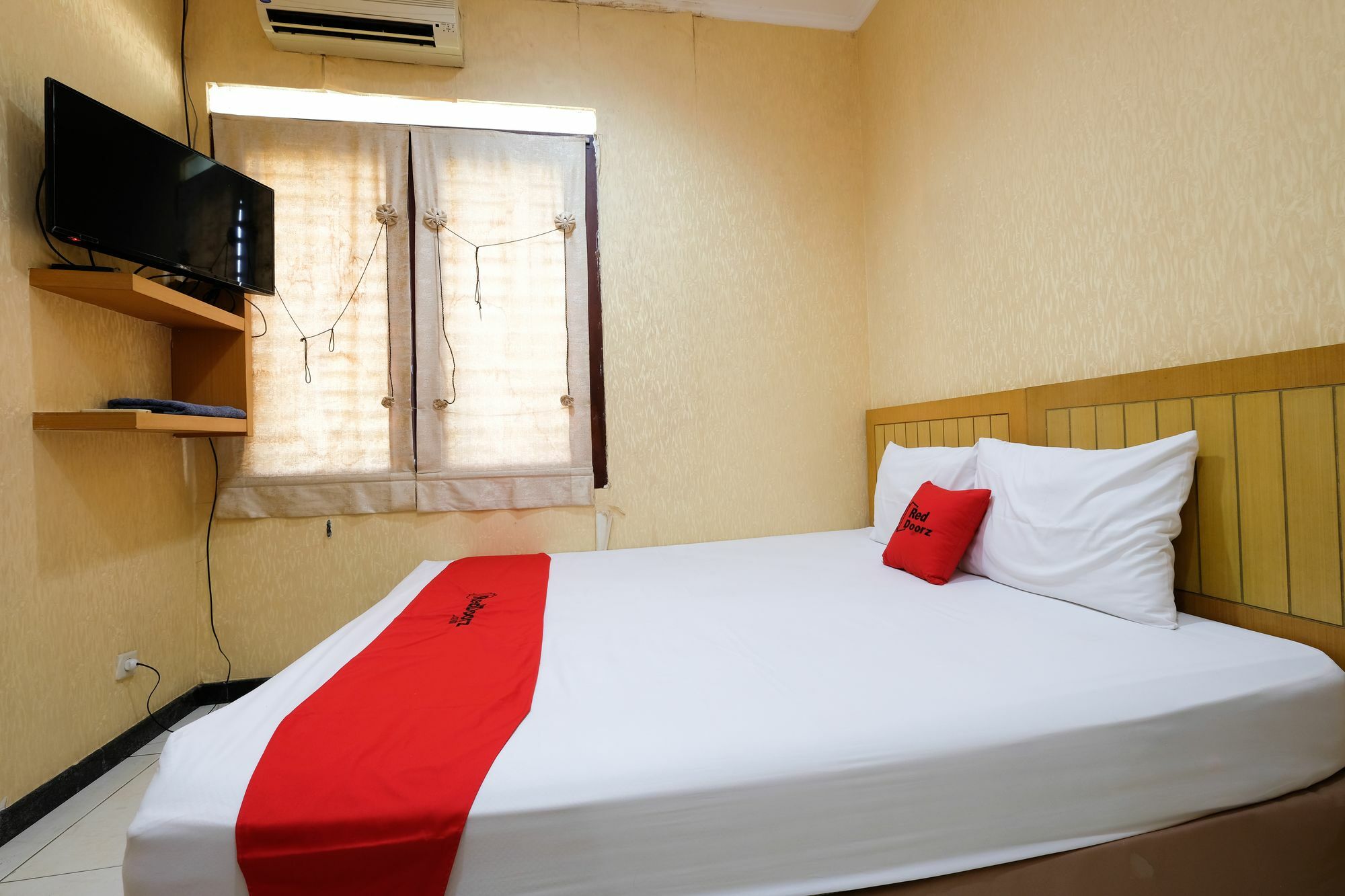 Reddoorz Plus Near Simpang Lima Семаранг Экстерьер фото
