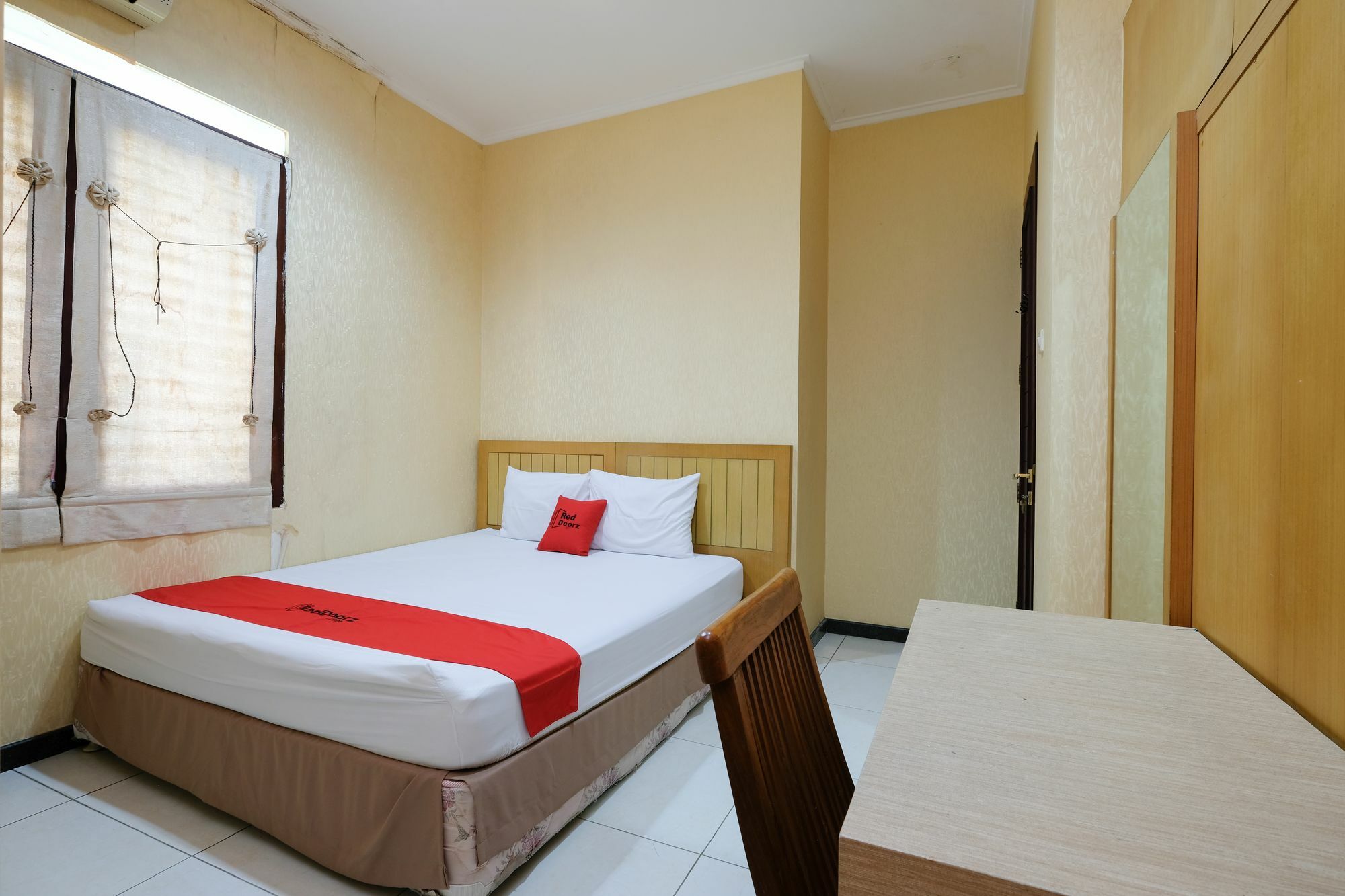 Reddoorz Plus Near Simpang Lima Семаранг Экстерьер фото