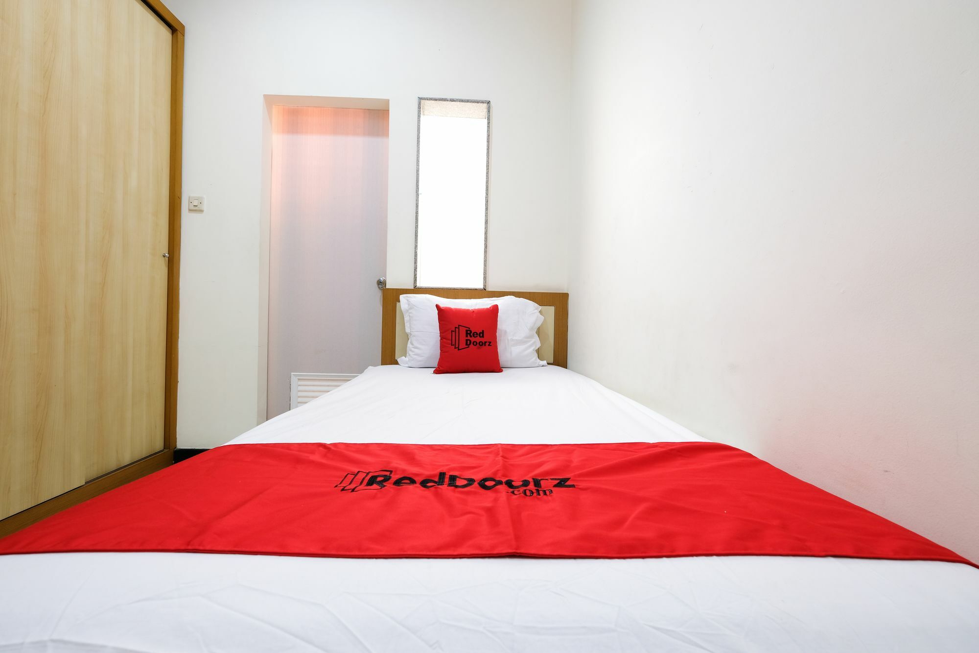 Reddoorz Plus Near Simpang Lima Семаранг Экстерьер фото