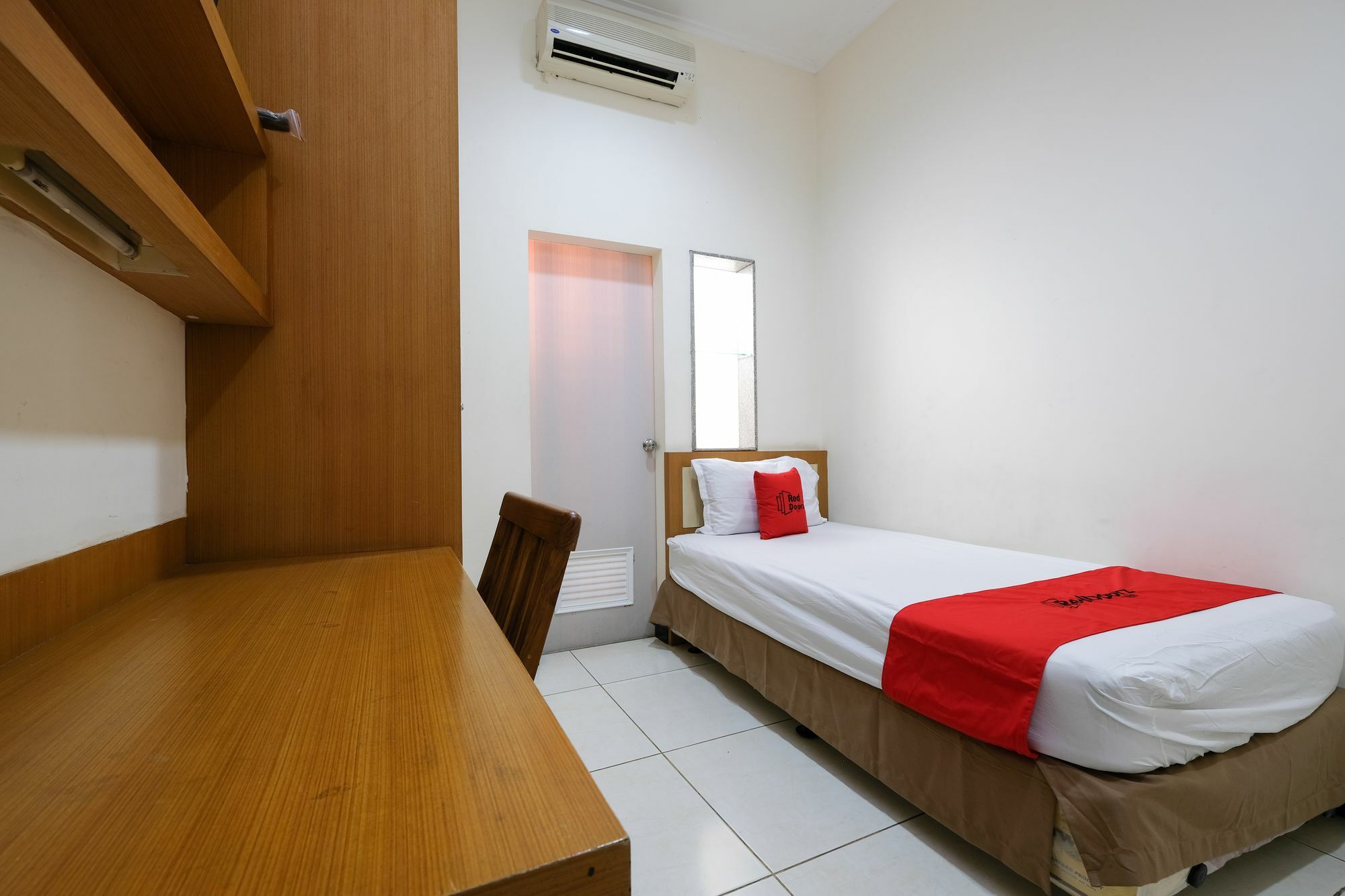 Reddoorz Plus Near Simpang Lima Семаранг Экстерьер фото