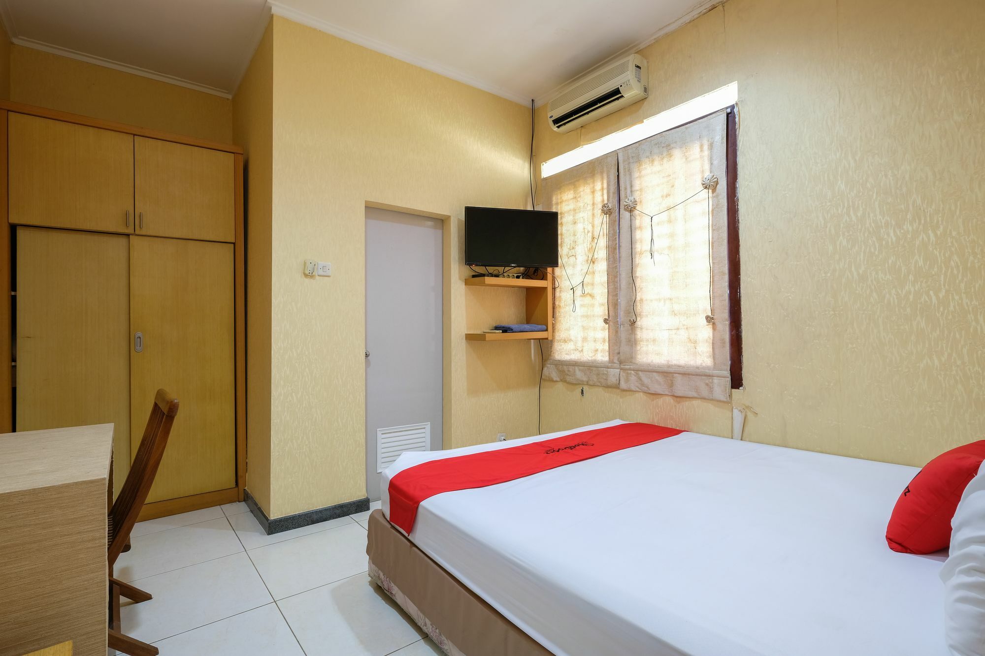Reddoorz Plus Near Simpang Lima Семаранг Экстерьер фото